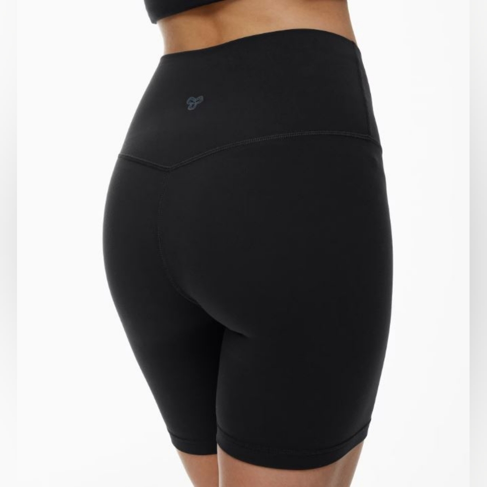 Aritzia Women's Black TnAction TnaBUTTER™ Cheeky Hi-Rise 7" Shorts - Size XS - Picture 1 of 5